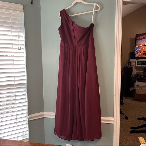 David’s Bridal maroon one shoulder bridesmaid dress size 18 - Picture 2 of 8